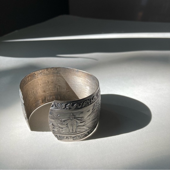 Vintage Kelly Waters Cuff Bracelet with Asian Scene - Picture 9 of 12